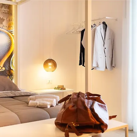 Marla's Boutique 2*